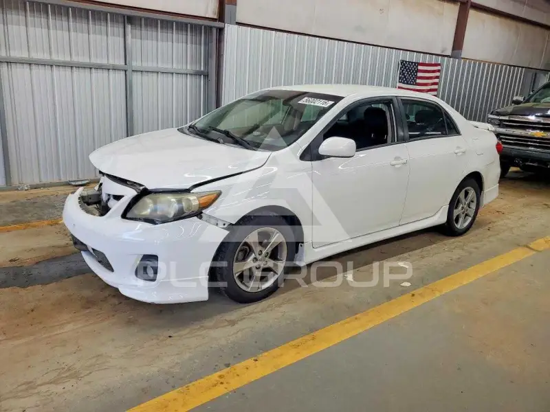 2013 Toyota COROLLA фото