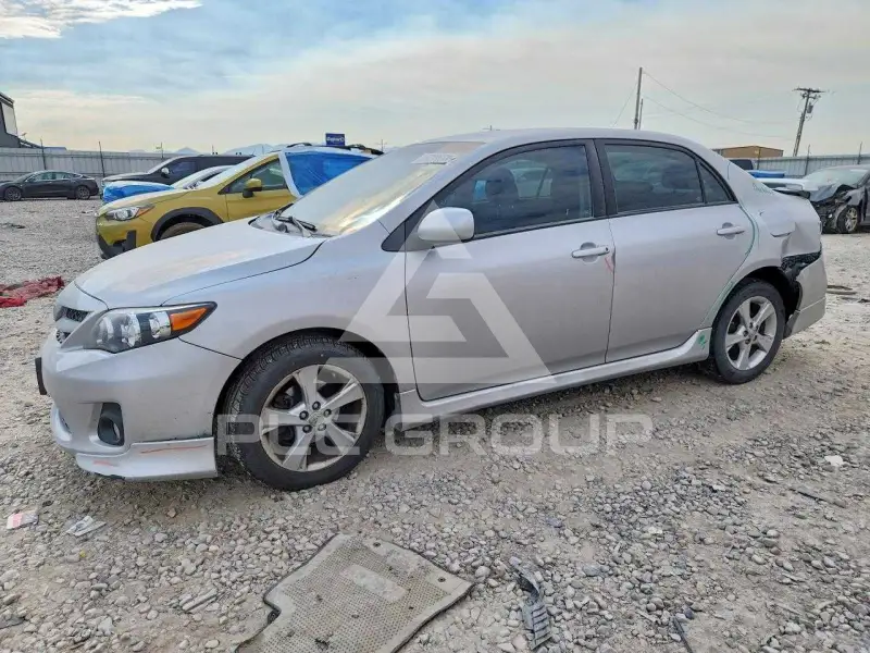 2013 Toyota COROLLA фото