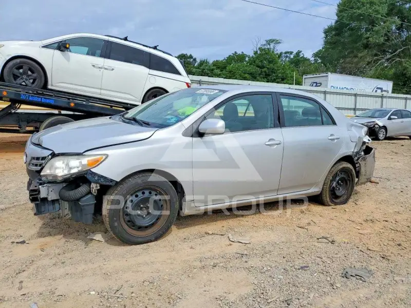 2013 Toyota COROLLA фото