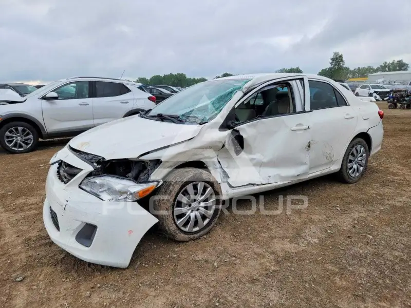2013 Toyota COROLLA фото
