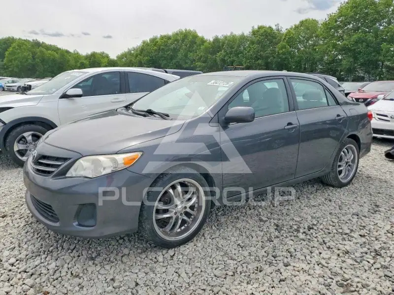 2013 Toyota COROLLA фото