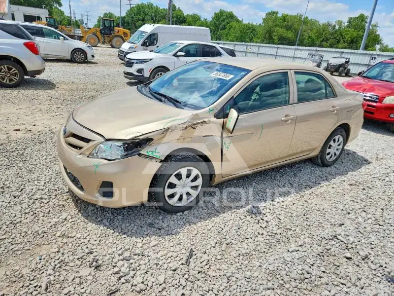 2013 Toyota COROLLA фото