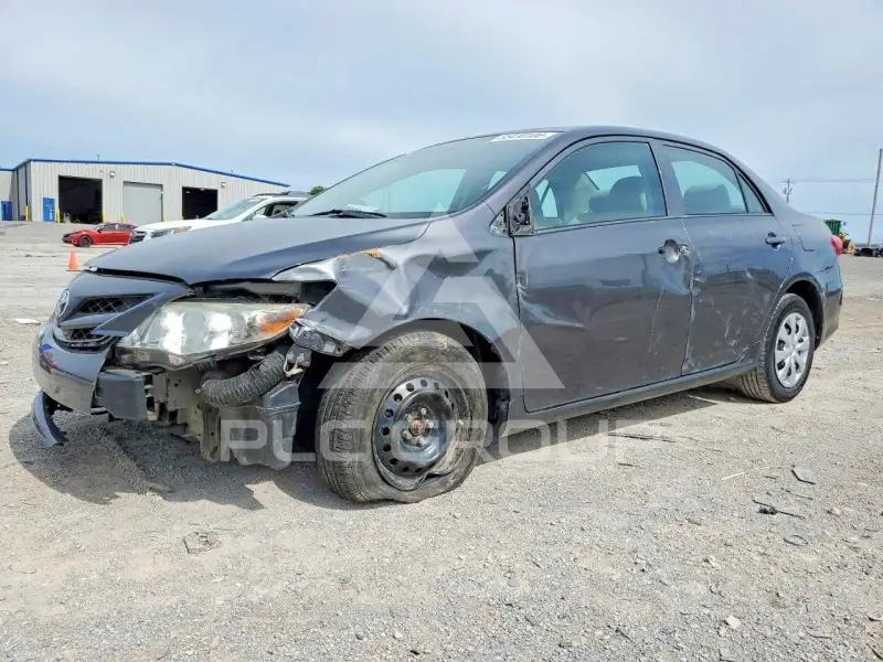 2013 Toyota COROLLA фото
