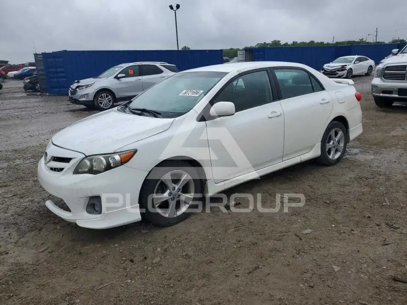 2013 Toyota COROLLA фото