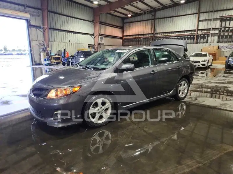 2013 Toyota COROLLA фото