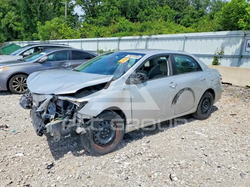 2013 Toyota COROLLA фото