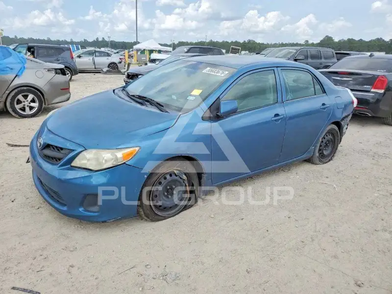 2013 Toyota COROLLA фото
