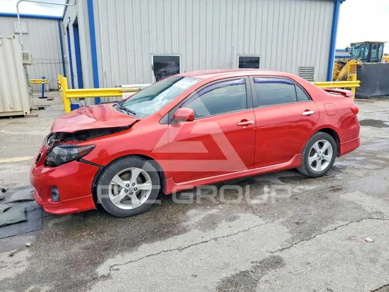 2013 Toyota COROLLA фото