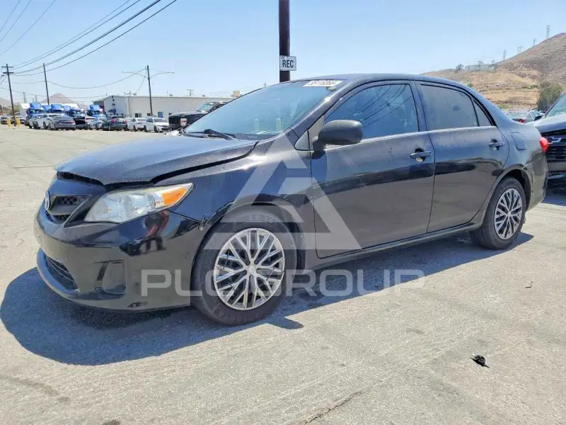 2013 Toyota COROLLA фото