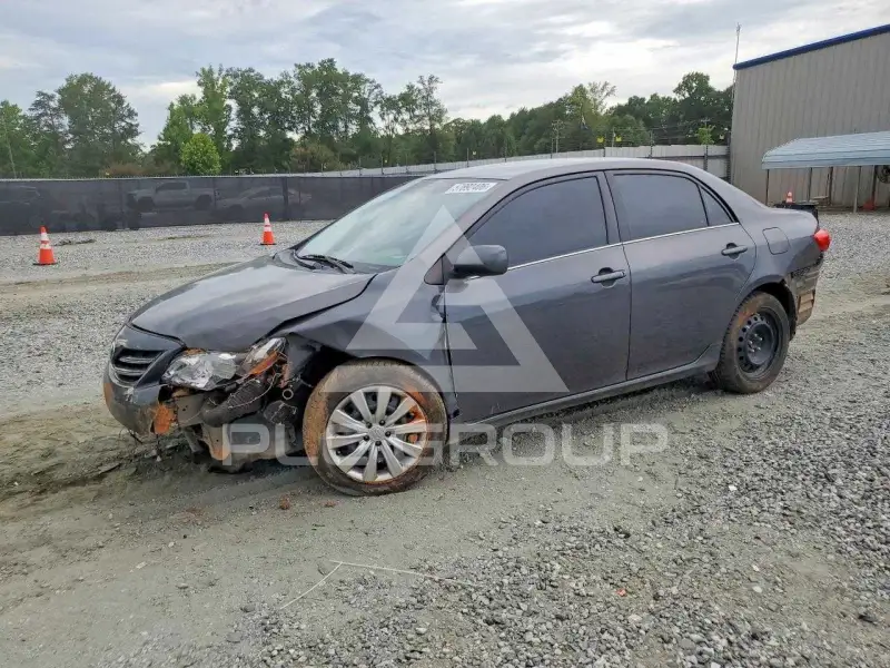 2013 Toyota COROLLA фото