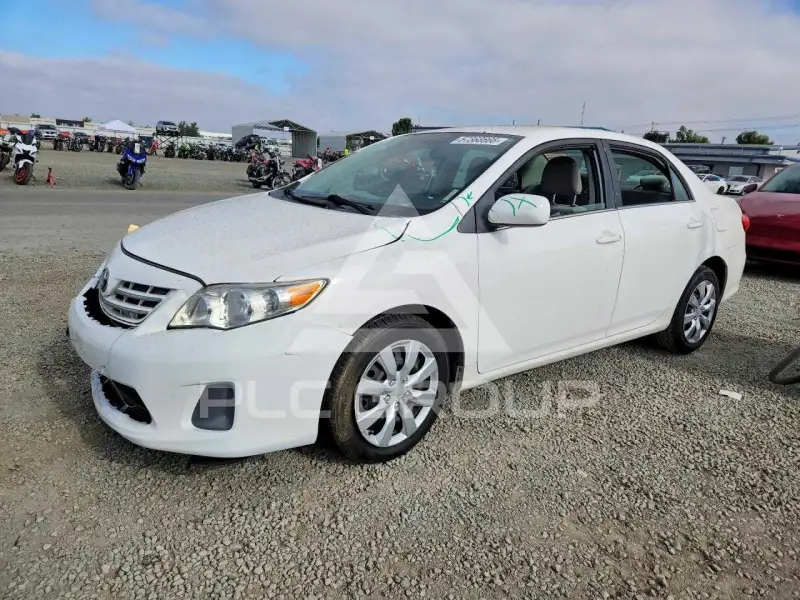 2013 Toyota COROLLA фото