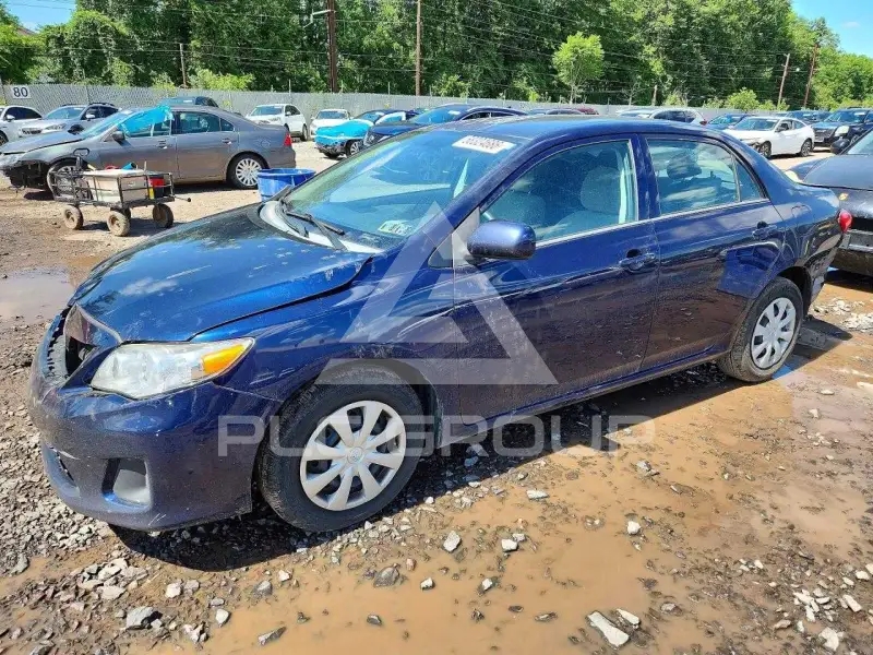 2013 Toyota COROLLA фото