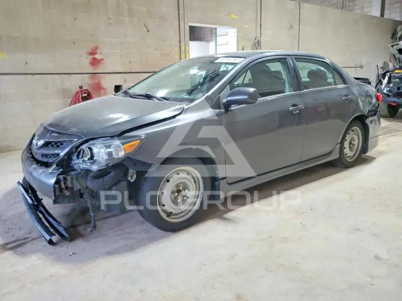 2013 Toyota COROLLA фото