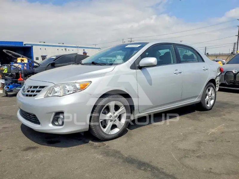 2013 Toyota COROLLA фото