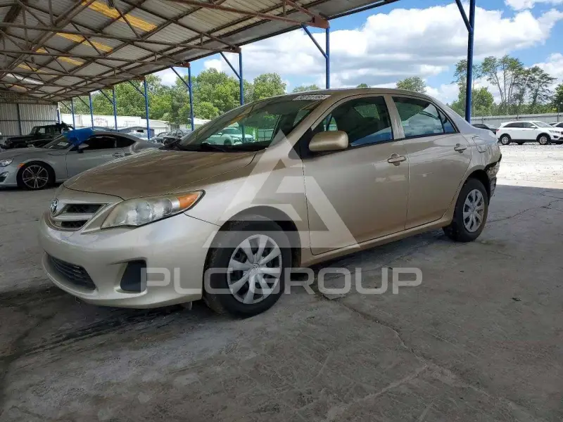 2013 Toyota COROLLA фото