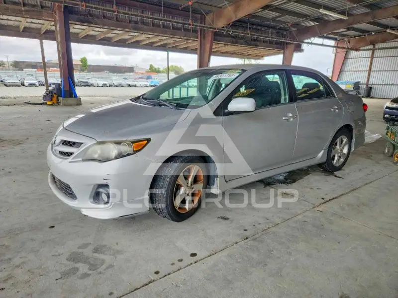 2013 Toyota COROLLA фото