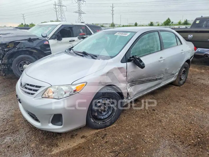 2013 Toyota COROLLA фото