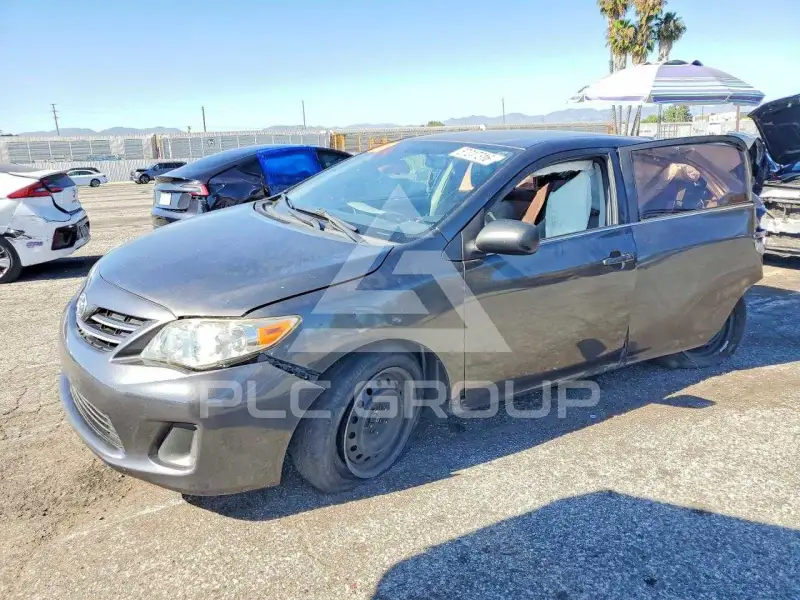 2013 Toyota COROLLA фото