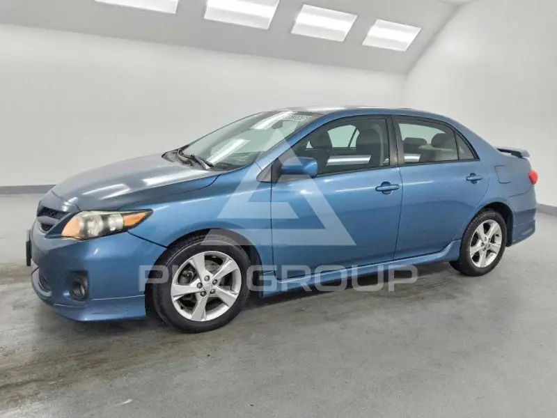 2013 Toyota COROLLA фото