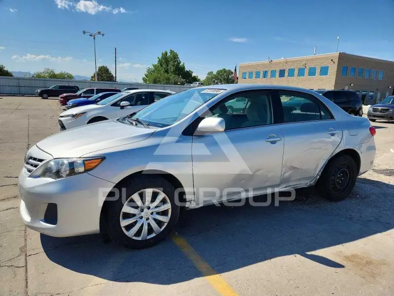 2013 Toyota COROLLA фото