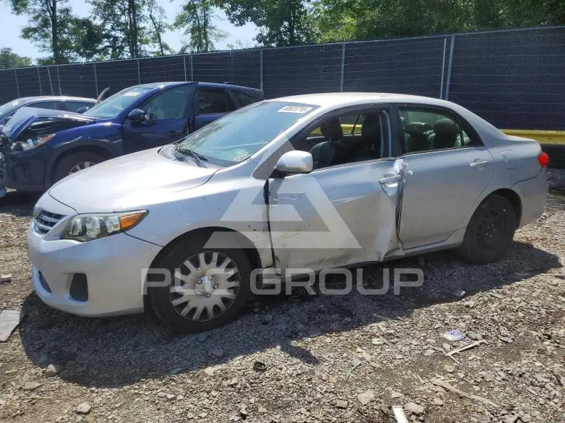 2013 Toyota COROLLA фото