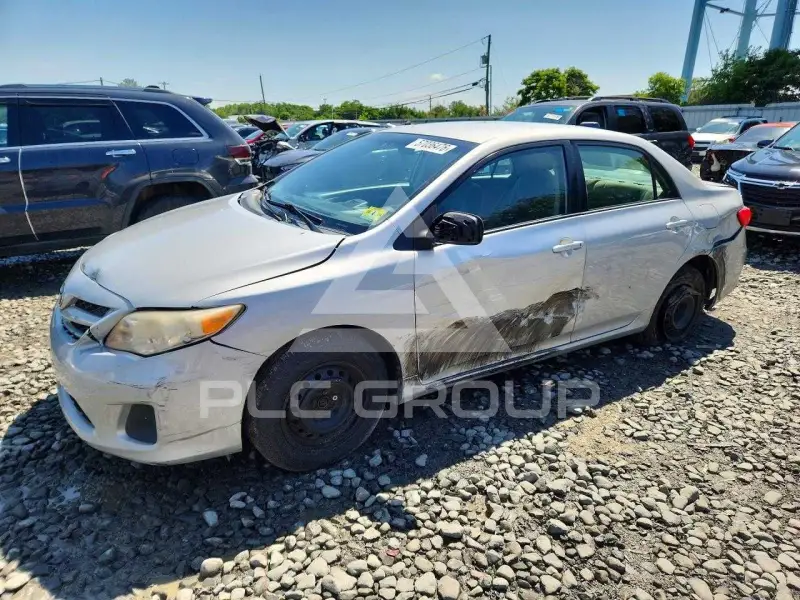 2013 Toyota COROLLA фото