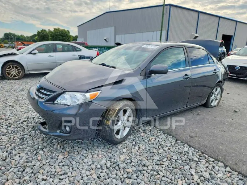 2013 Toyota COROLLA фото