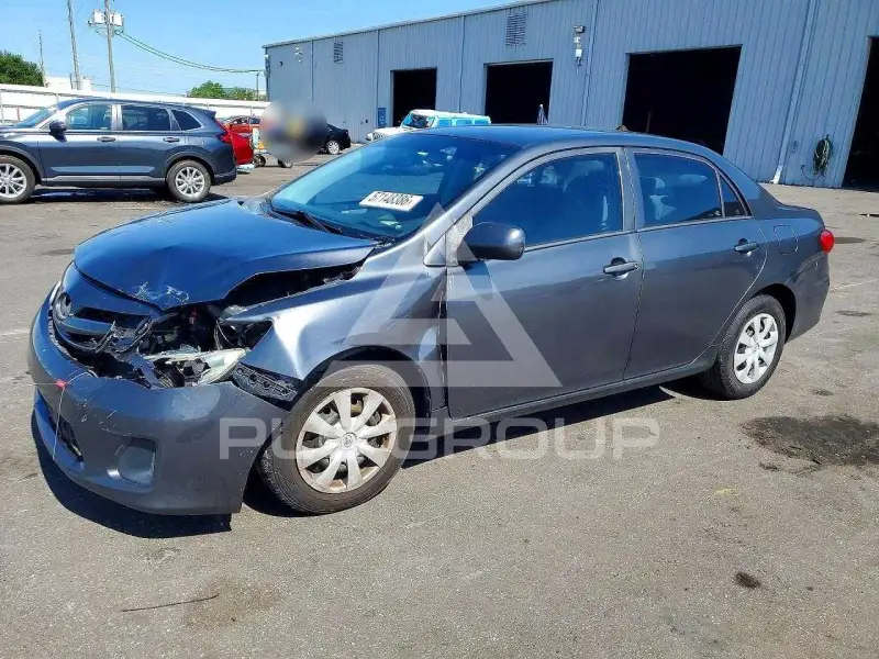 2013 Toyota COROLLA фото
