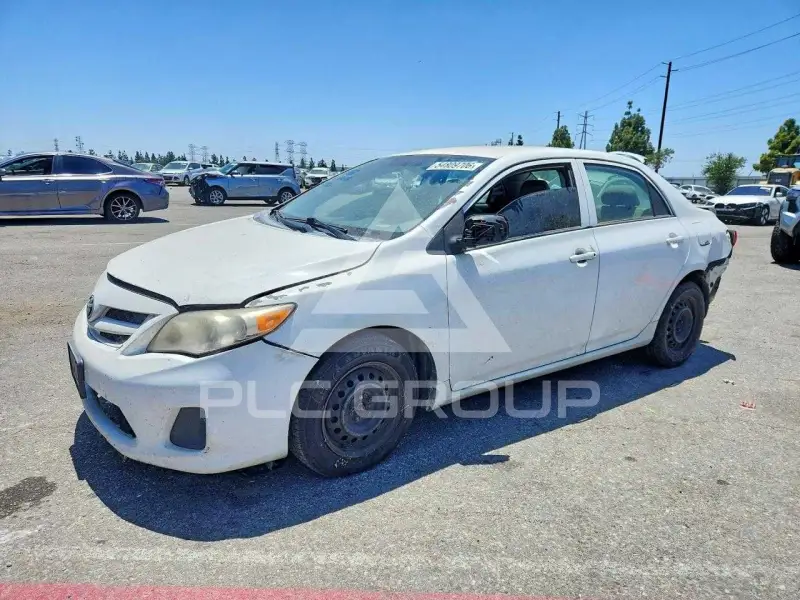 2013 Toyota COROLLA фото