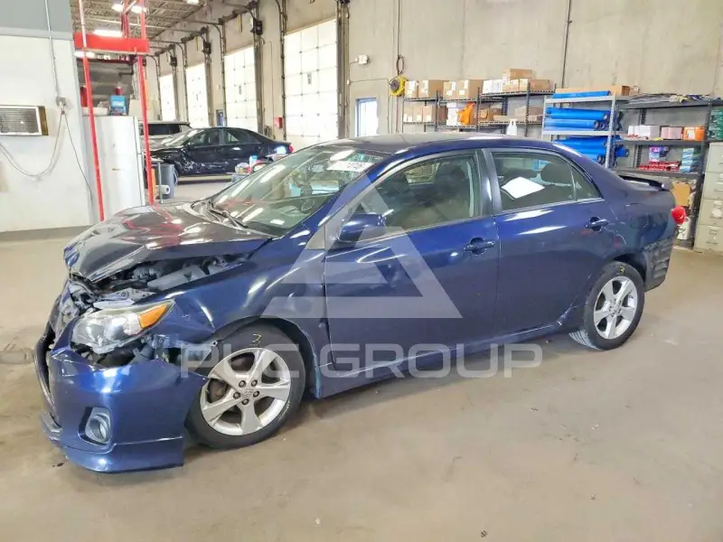 2013 Toyota COROLLA фото