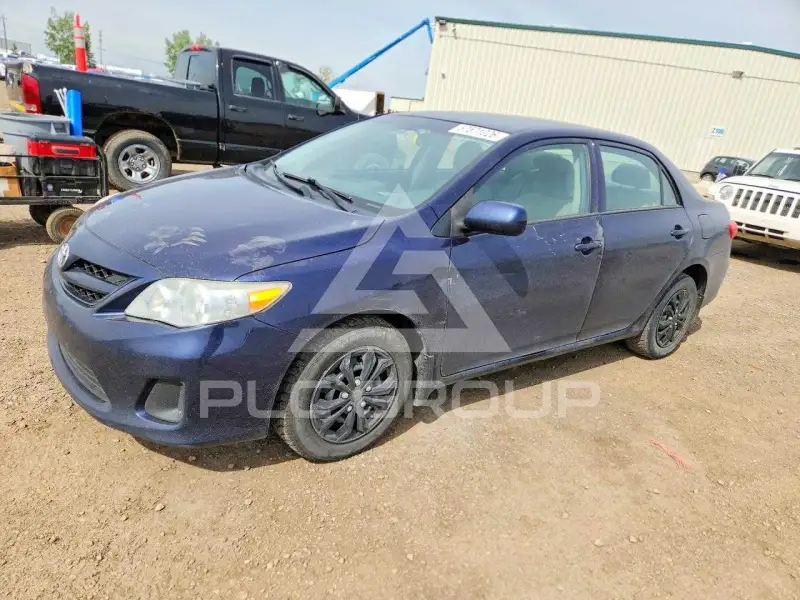 2013 Toyota COROLLA фото