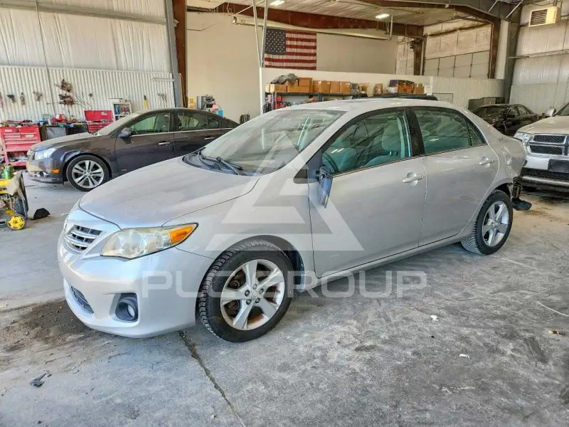 2013 Toyota COROLLA фото