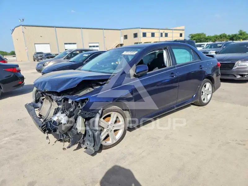 2013 Toyota COROLLA фото