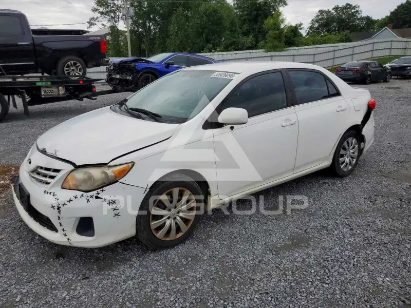 2013 Toyota COROLLA фото