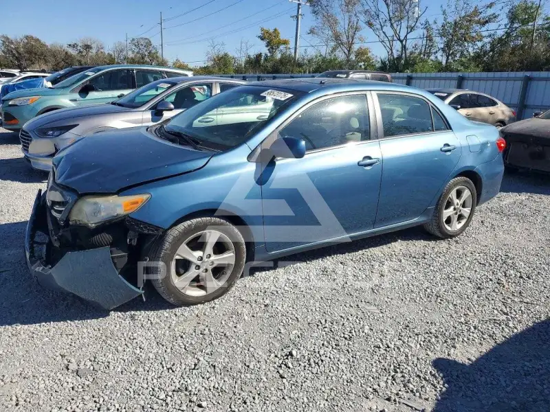 2013 Toyota COROLLA фото