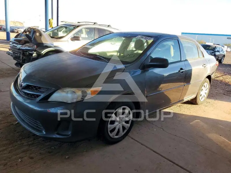 2013 Toyota COROLLA фото