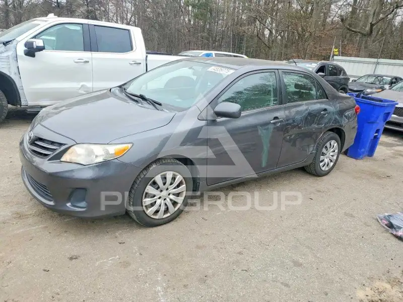 2013 Toyota COROLLA фото