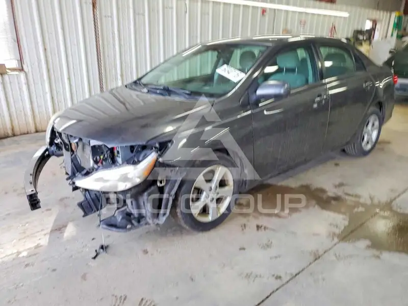 2013 Toyota COROLLA фото