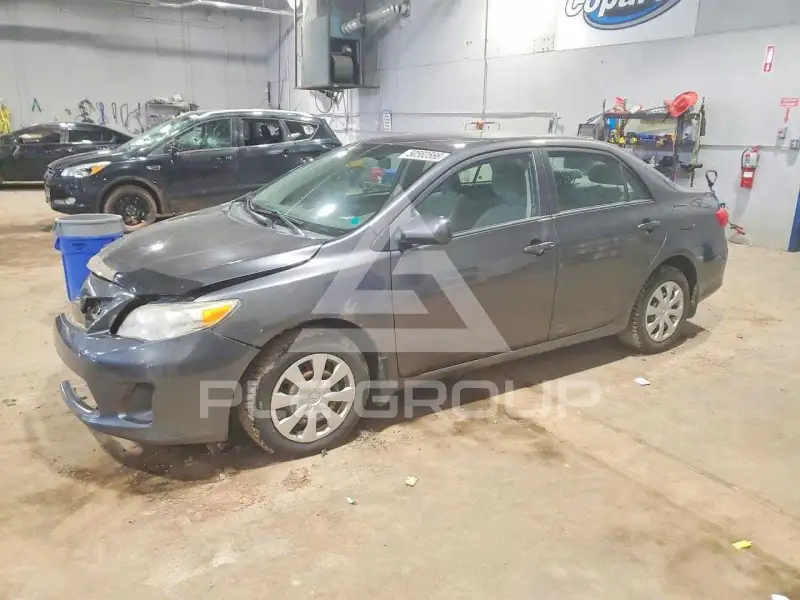 2013 Toyota COROLLA фото