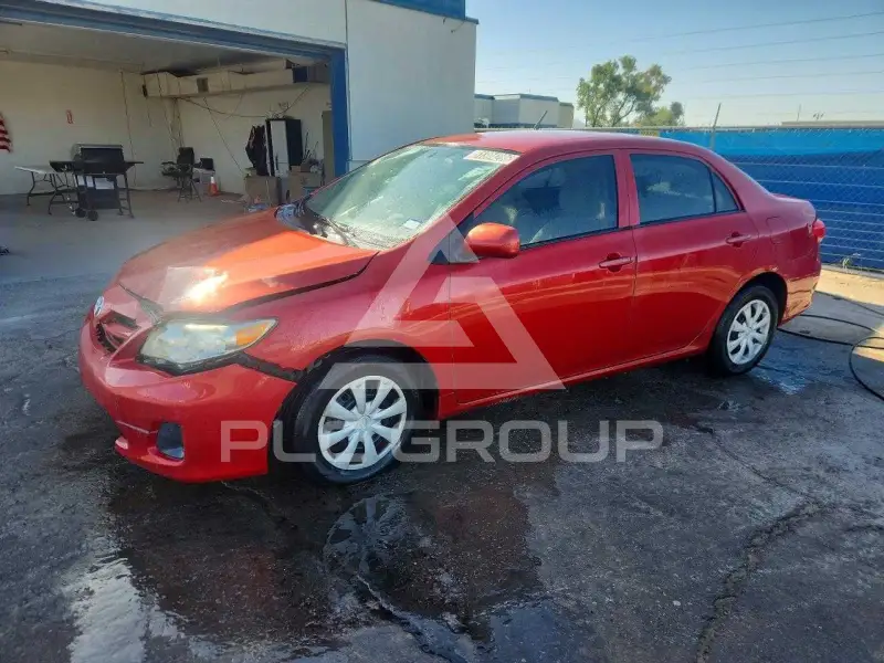 2013 Toyota COROLLA фото