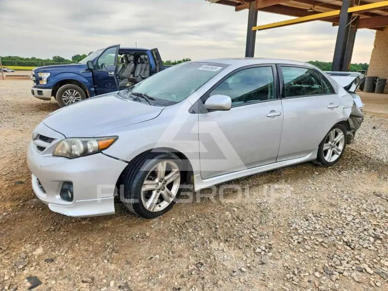 2013 Toyota COROLLA фото