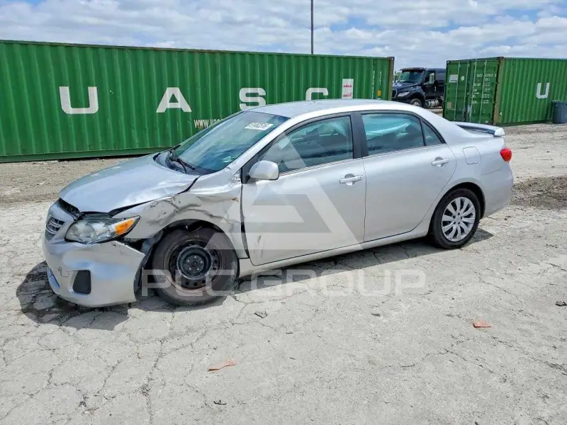2013 Toyota COROLLA фото