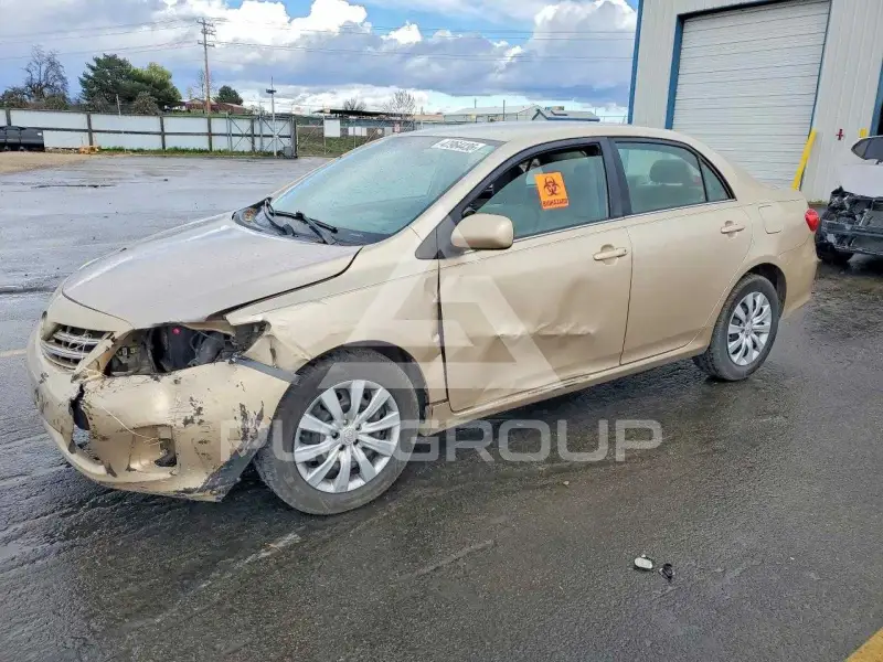 2013 Toyota COROLLA фото