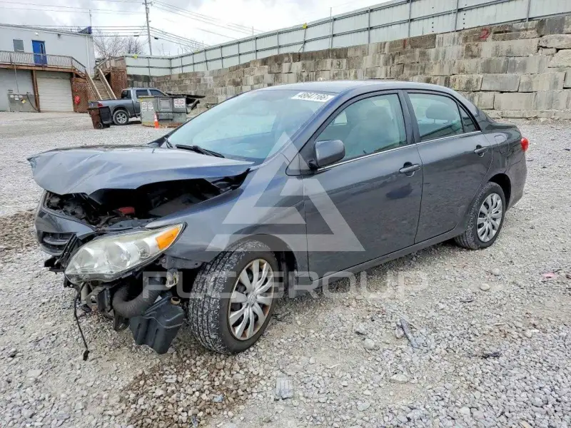 2013 Toyota COROLLA фото