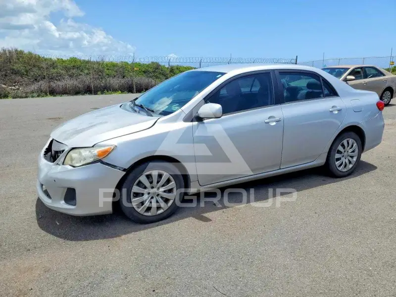2013 Toyota COROLLA фото