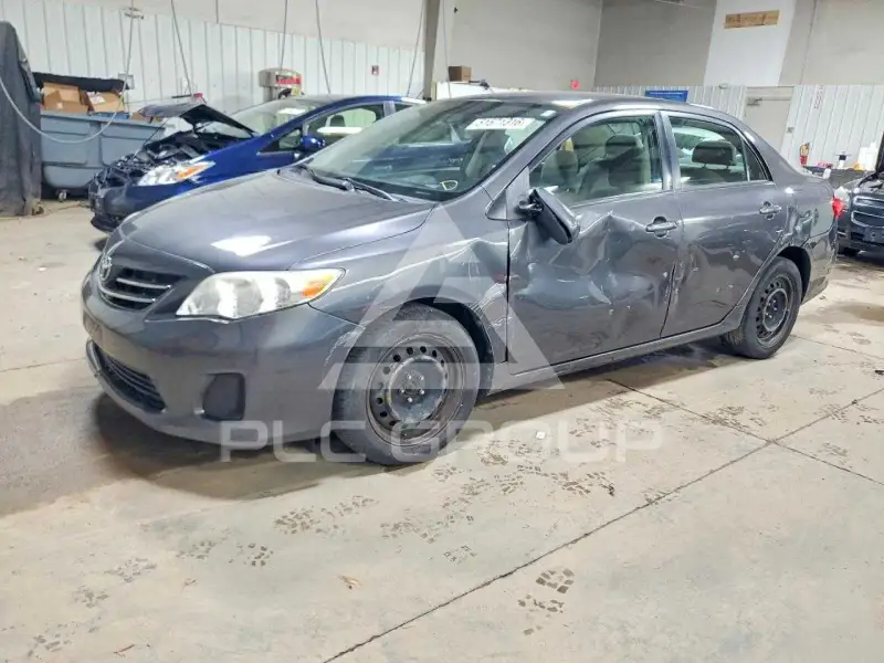 2013 Toyota COROLLA фото