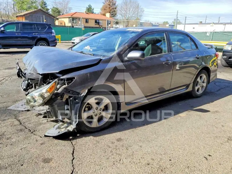 2013 Toyota COROLLA фото