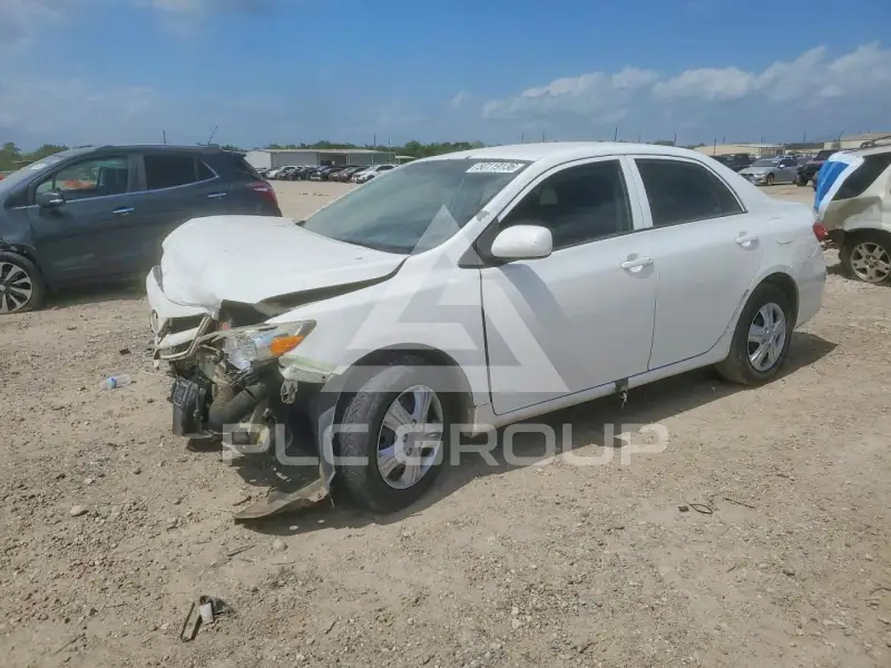 2013 Toyota COROLLA фото