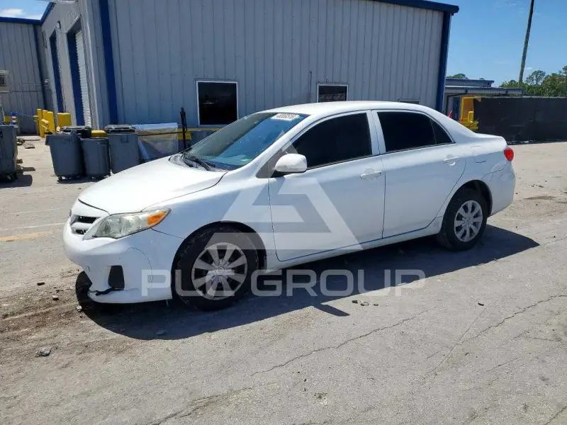 2013 Toyota COROLLA фото