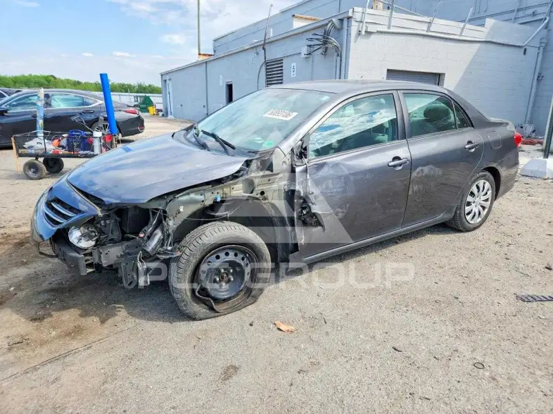 2013 Toyota COROLLA фото